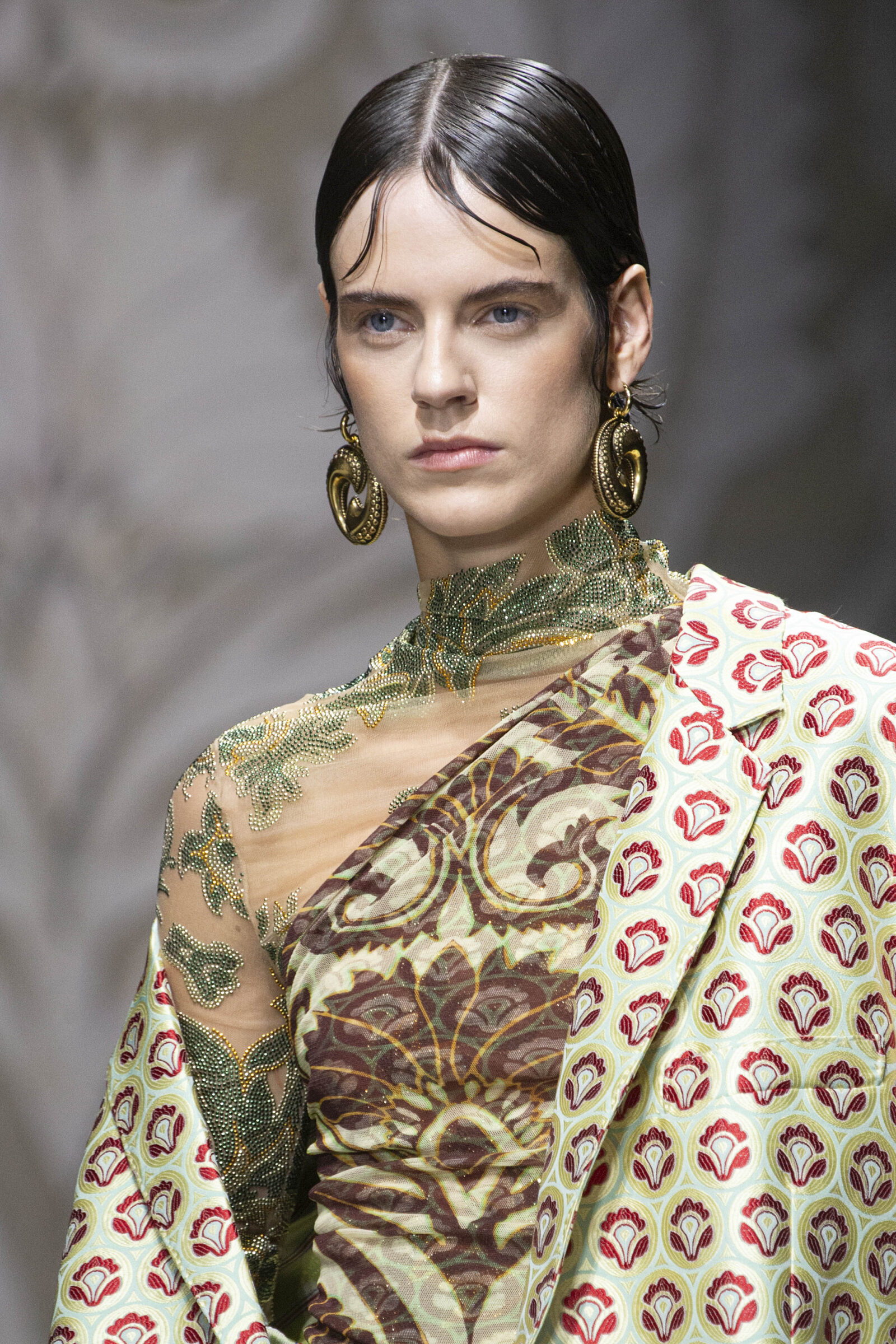 ETRO SS24: Sartorial Elegance & Whimsy in a Realm Beyond Conventions